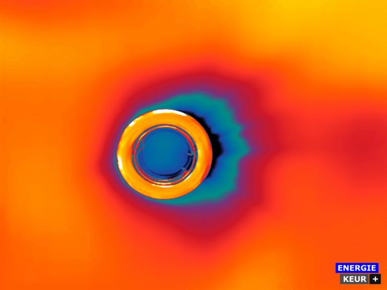 Thermografie toont warmtelekken bij een woning in Veendam